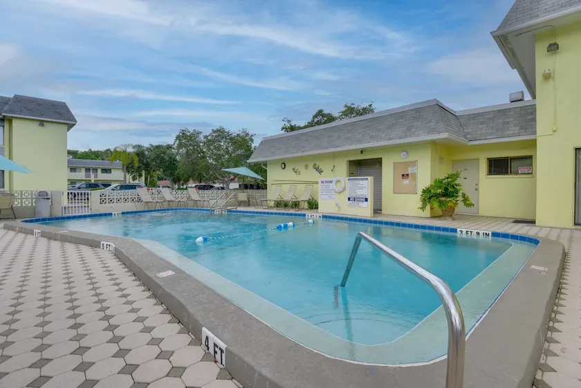 Siesta Key Condo w/ Heated Pool < 1 Mi to Beach - Image 1