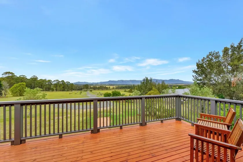 Silver Springs Estate 4br house  6br house with Wifi, Pool. Fireplace, Views, Olives and Space - Image 1