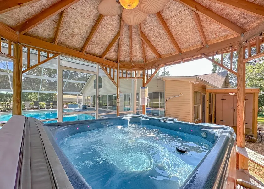 Groups Hot Tub 4b 4b Private Retreat - Image 1