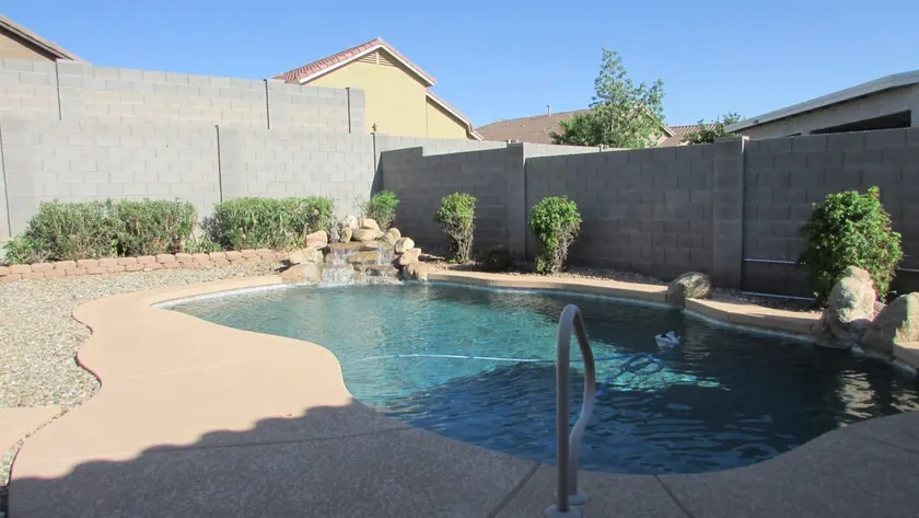Cozy home near freeways w pool BBQ - Image 1