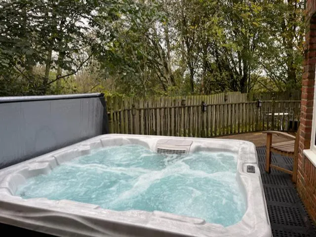 Beautiful 2 Bed Apt With Hot Tub In Blaydon Burn - Image 1