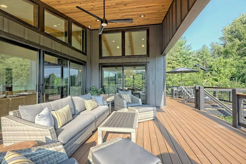 Vineyard House “Casa Tra Le Vigne” by Chatuge Home Concierge | Lake Access · Firepit · Ping Pong - Image 1