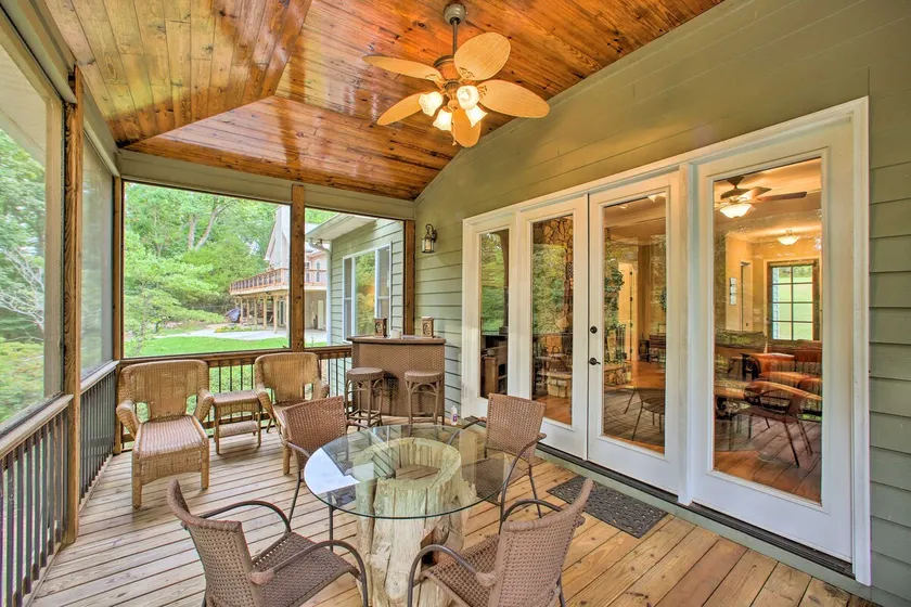 Townville Lakefront Cottage w/ Private Dock! - Image 1