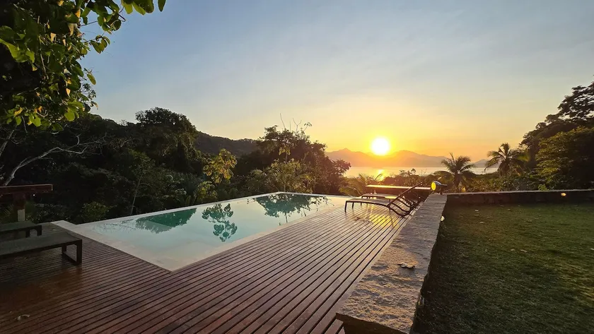 House with Heated Pool and Sea View - Image 1
