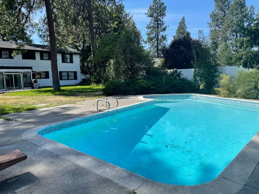 Beautiful 3 story villa with room for 17 people - outdoor POOL and indoor SAUNA - Image 1