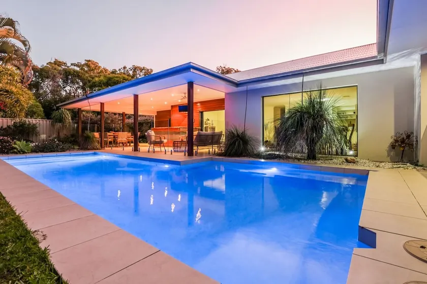 Sunset Shores beach house - Image 1