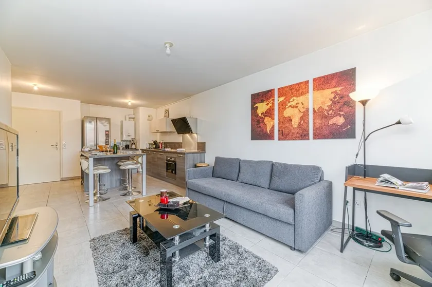 Beautiful apartment-balcony-fiber wifi - Image 1