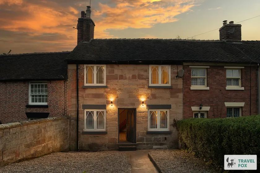 Angel Cottage - 5 mins drive to Alton Towers! - Image 1