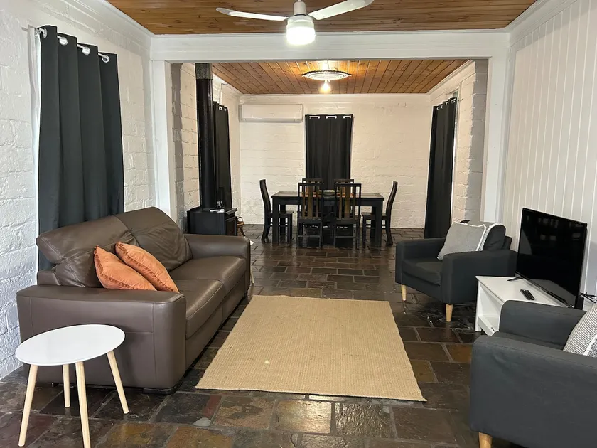 Black Range Lodge, Tumbarumba - Queen Room - Image 1