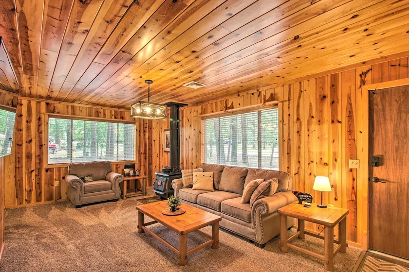 Bring a Pet: Pinetop Cabin w/ Game Room! - Image 1