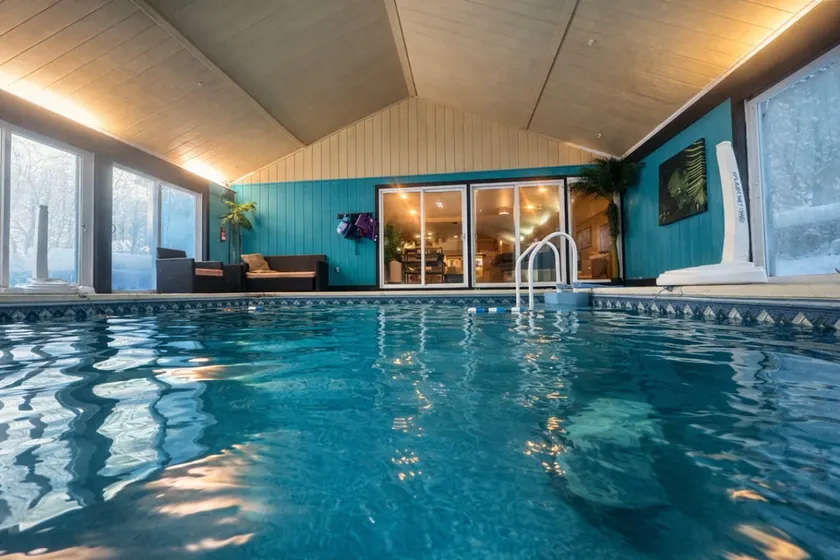 Valley View Villa: Indoor Saltwater pool, theater, pickleball! - Image 1