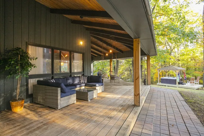 Victory View Retreat Modern Group Stay - Image 1