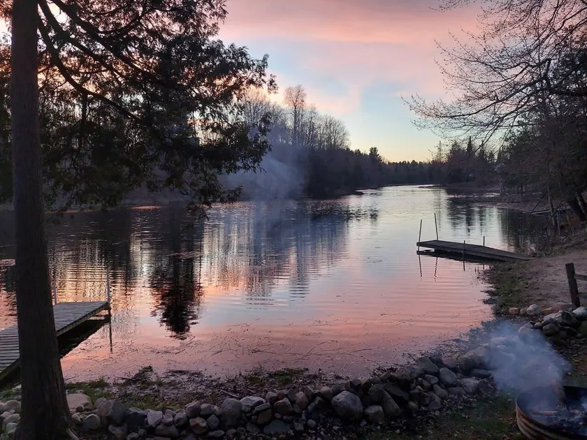 Lakefront*HotTub*Sauna*Firepit*Boats*Dogs allowed - Image 1