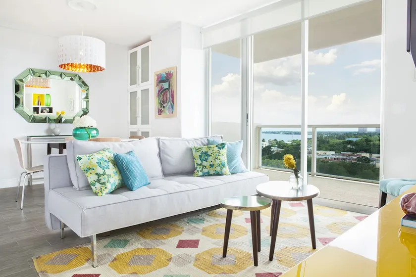 9th FL 2/2.5 BayView Condo includes parking! - Image 1