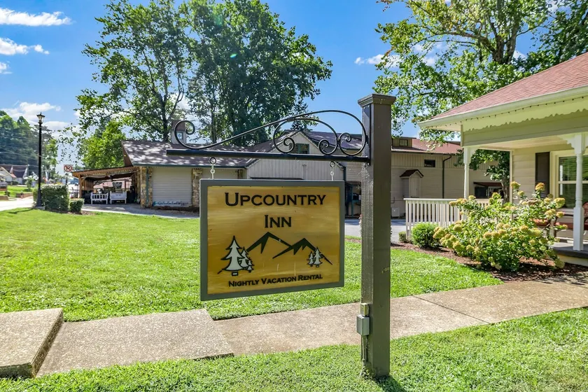 Walk Everywhere 1BR | Prime Downtown Locale - Image 1