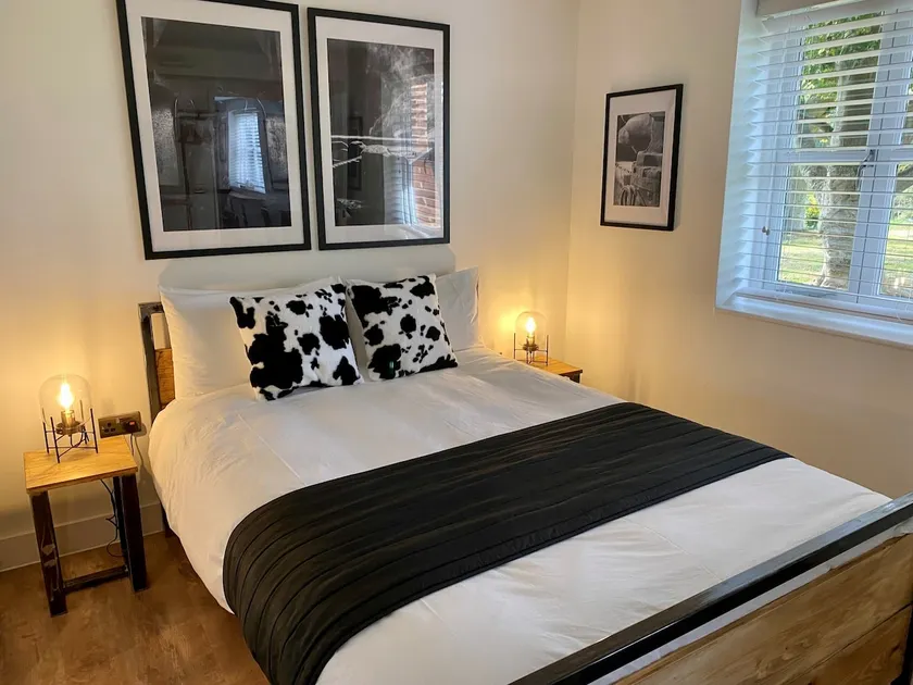Superior Ground Floor Apartment - Separate Bedroom - Image 1