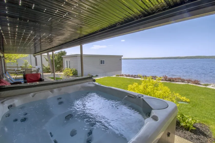 Breathtaking 5 bedroom Waterfront Home With Hot Tub! - Image 1