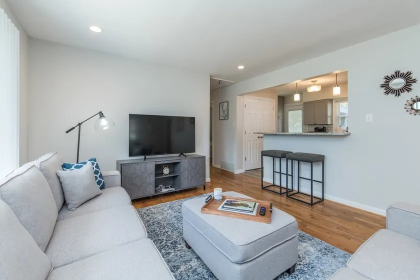 10min to Dtown Lexington/ Fenced Yard/ Parking - Image 1