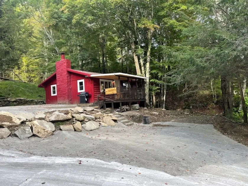Creekside 3 bedroom 2 bath cabin on private creek - Image 1