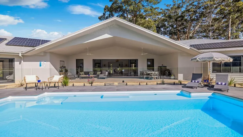 Koala Lane - Family, Pool, Sleeps 10, Luxe - Image 1