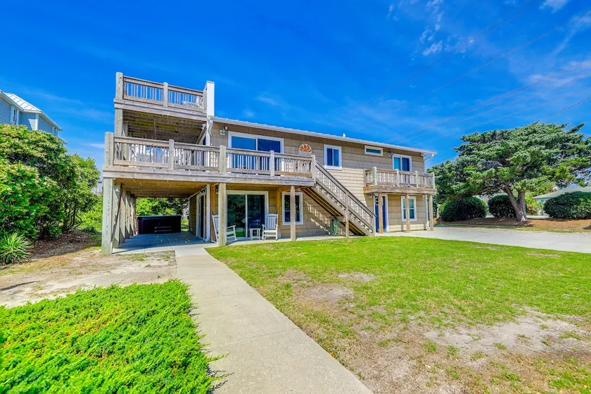 Steps to Beach: Bright Emerald Isle Retreat - Image 1