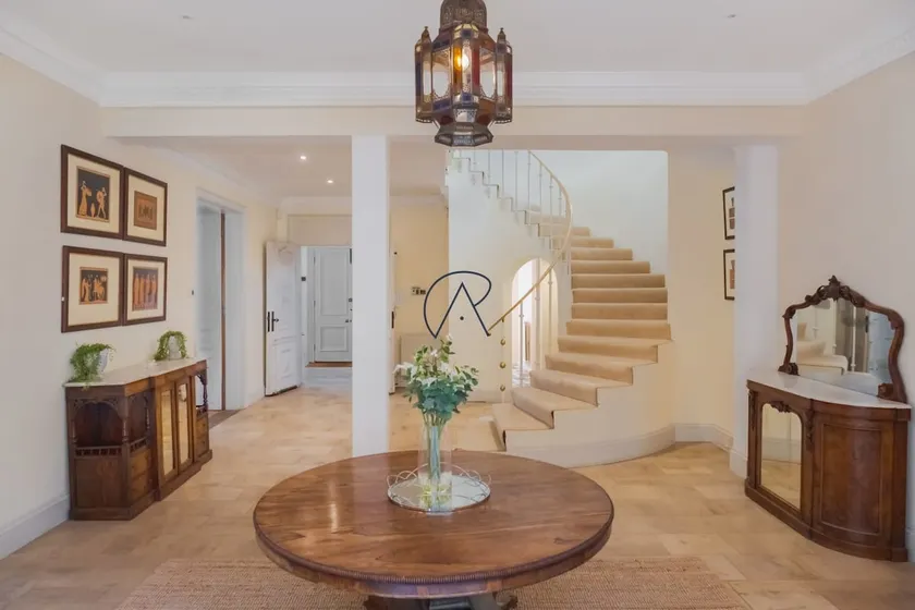Historic River View Home in Windsor - By Tempstay - Image 1