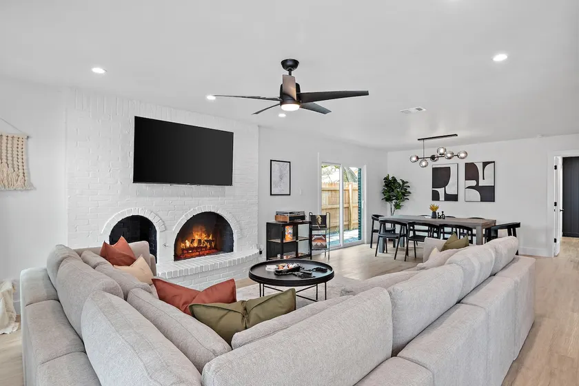Best Location! 6 beds! Patio+Fire Pit+Game Room - Image 1