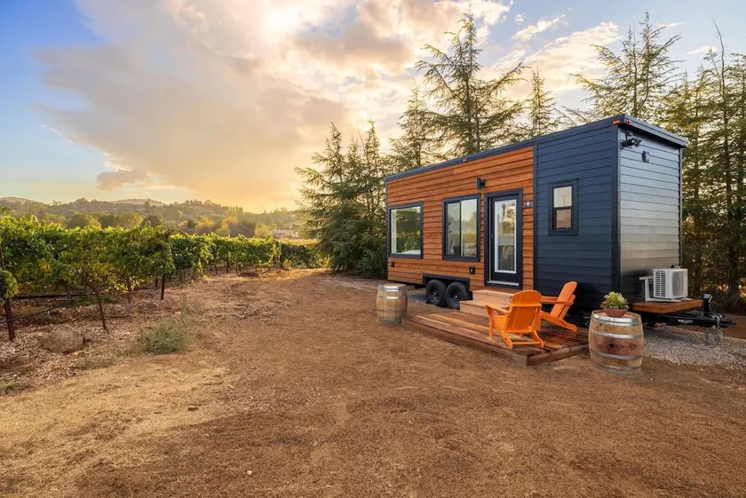 Modern vineyard cabins in Ramona - Image 1