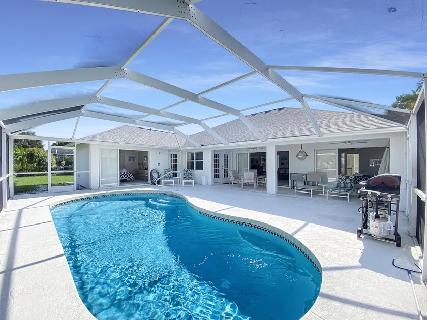 Fabulous Fairway, heated pool, sleeps 8 - Image 1