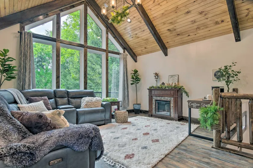 Pet-Friendly Delta Cabin w/ Private Hot Tub! - Image 1