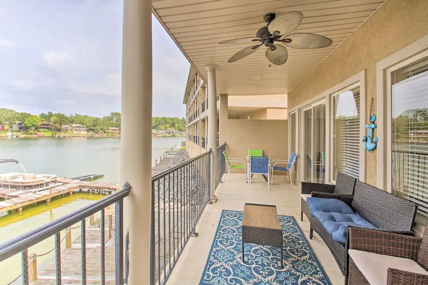 Balcony & Boat Slip: Lakefront Unit in Hot Springs - Image 1