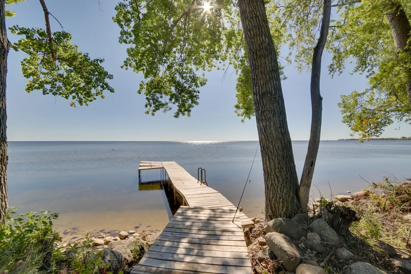 600' of Green Bay Frontage & Dock: Cozy Cottage - Image 1