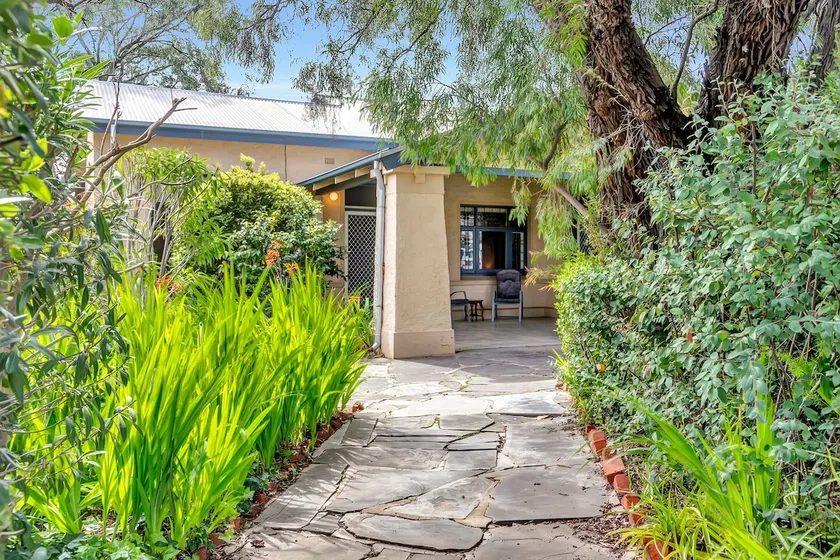 East Parklands Cottage - A Dreamy Garden Hideaway - Image 1
