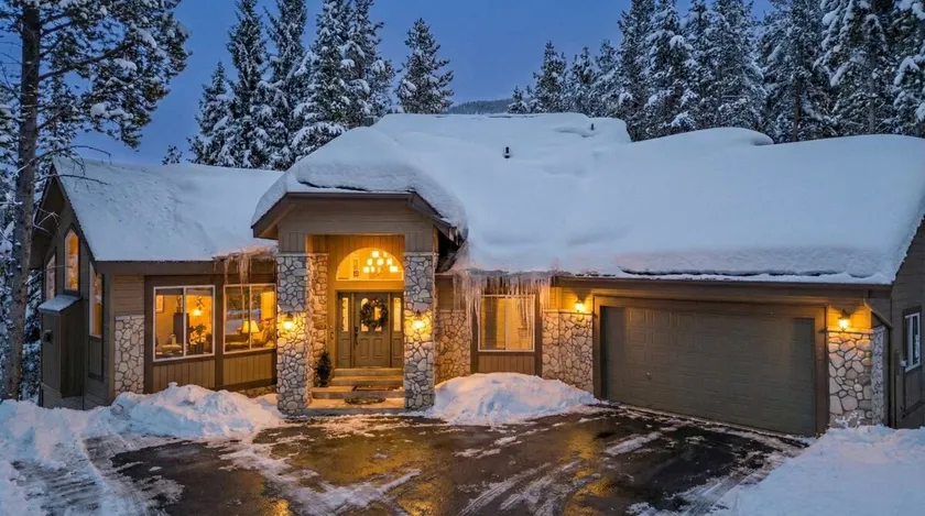 Dreamy 6 BR with Hot Tub Walk to Goose Pasture Tarn - Image 1