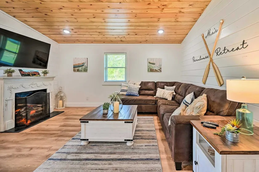 Broken Bow Retreat w/ Large Yard + Fire Pit! - Image 1