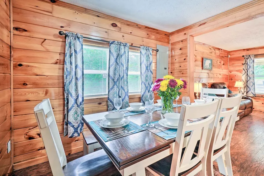 Charming Jamestown Cabin w/ Large Backyard! - Image 1
