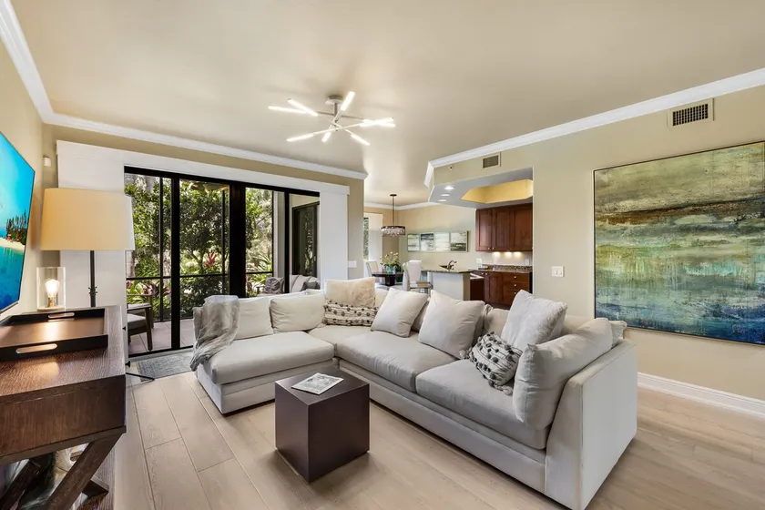 Luxurious Resort 2BR Near 5th Ave & Beaches - Image 1