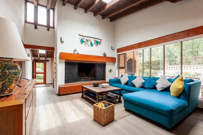 Incredible Property with Huge Garden and Pool! - Image 1