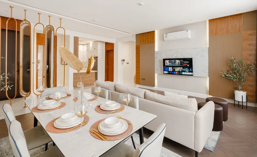 Luxurious 2-bedroom flat with relaxation space - Image 1