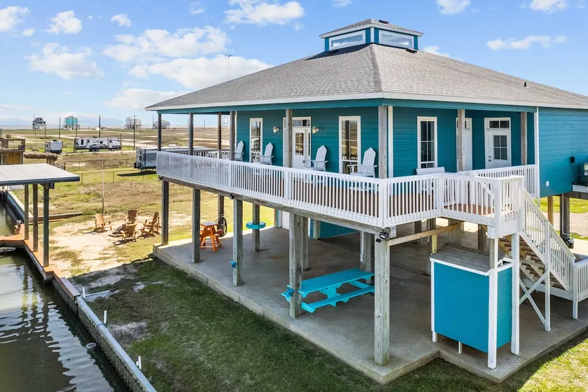 Boat Dock Access: Waterfront Freeport Home! - Image 1