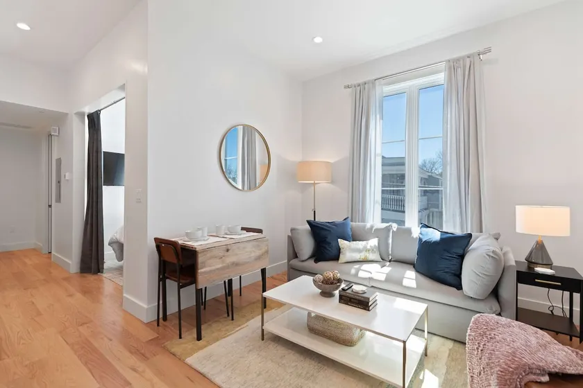 The Iris, Superior Suite - Image 1
