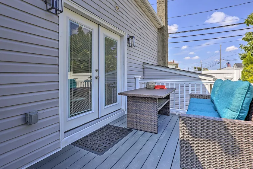 Long Island Home Near Beaches & Golf - Image 1