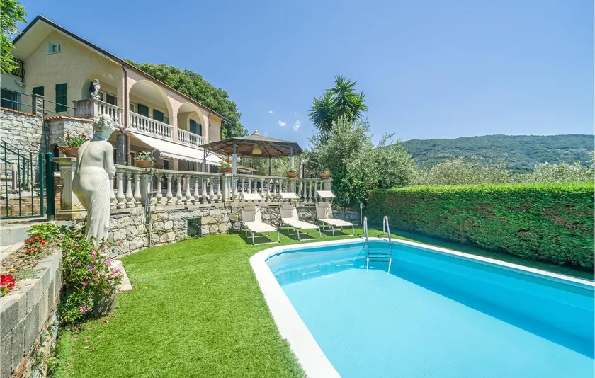 Pet Friendly Home In Chiavari - Image 1
