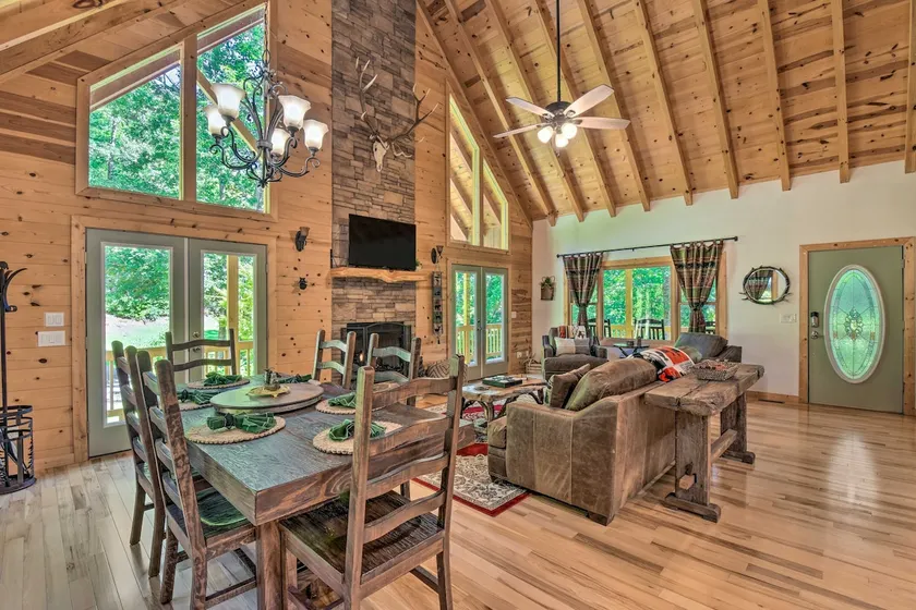 Great for Families! Lavish Hiawassee Cabin - Image 1