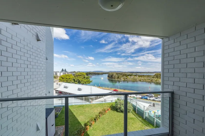 Forster Tower 44 - Image 1