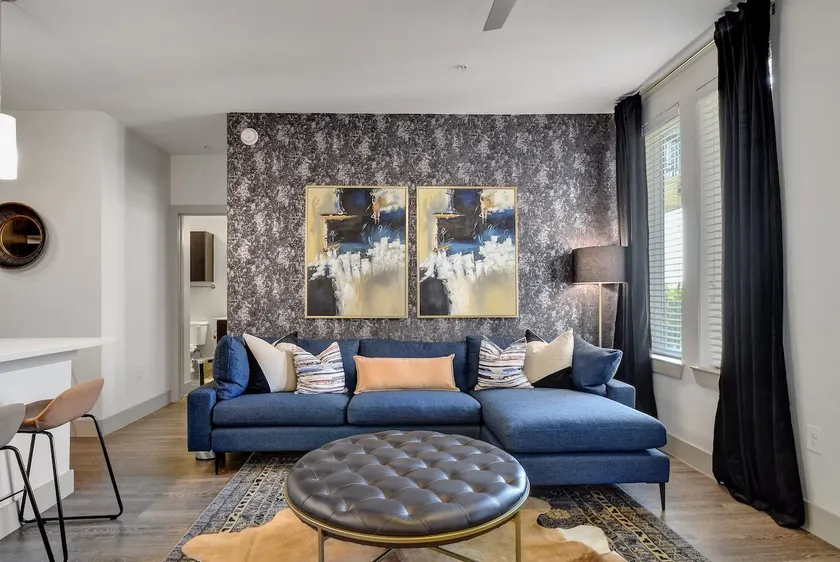 Luxury Awaits | 2BR On River | FREE Parking - Image 1