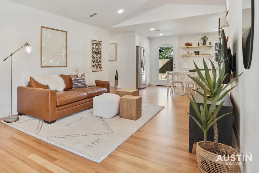 Trendy Zilker House w EV Charger Near SoCo - Image 1