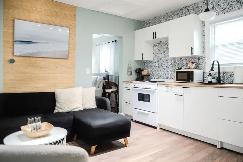 Petite Paradise: Tiny Home Vibes! Great Location! - Image 1