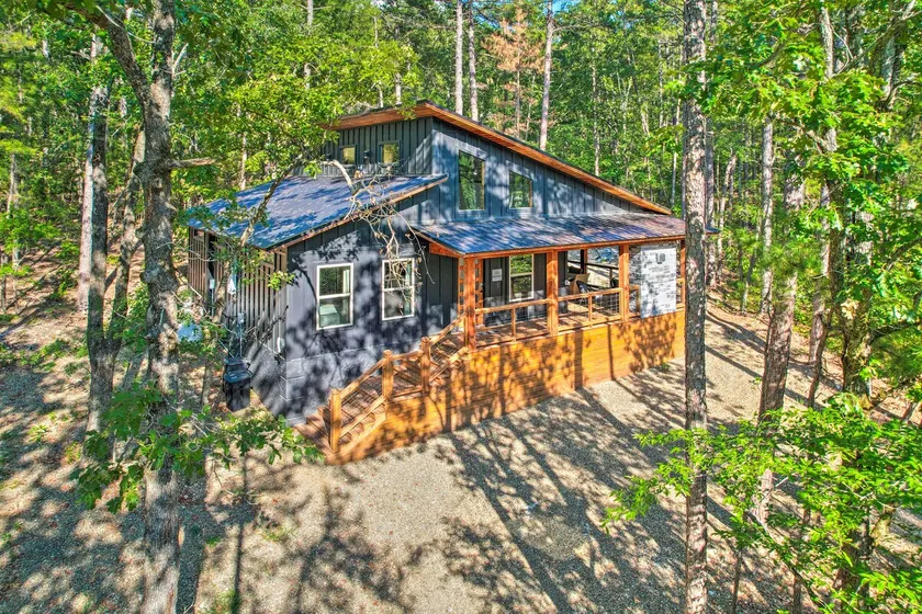 Chic Broken Bow Cabin with Hot Tub & Gas Grill! - Image 1