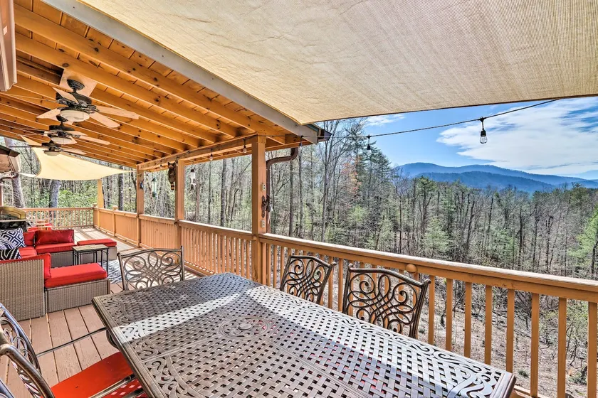 Cozy Cherry Log Cabin ~ 10 Mi to Mercier Orchards - Image 1